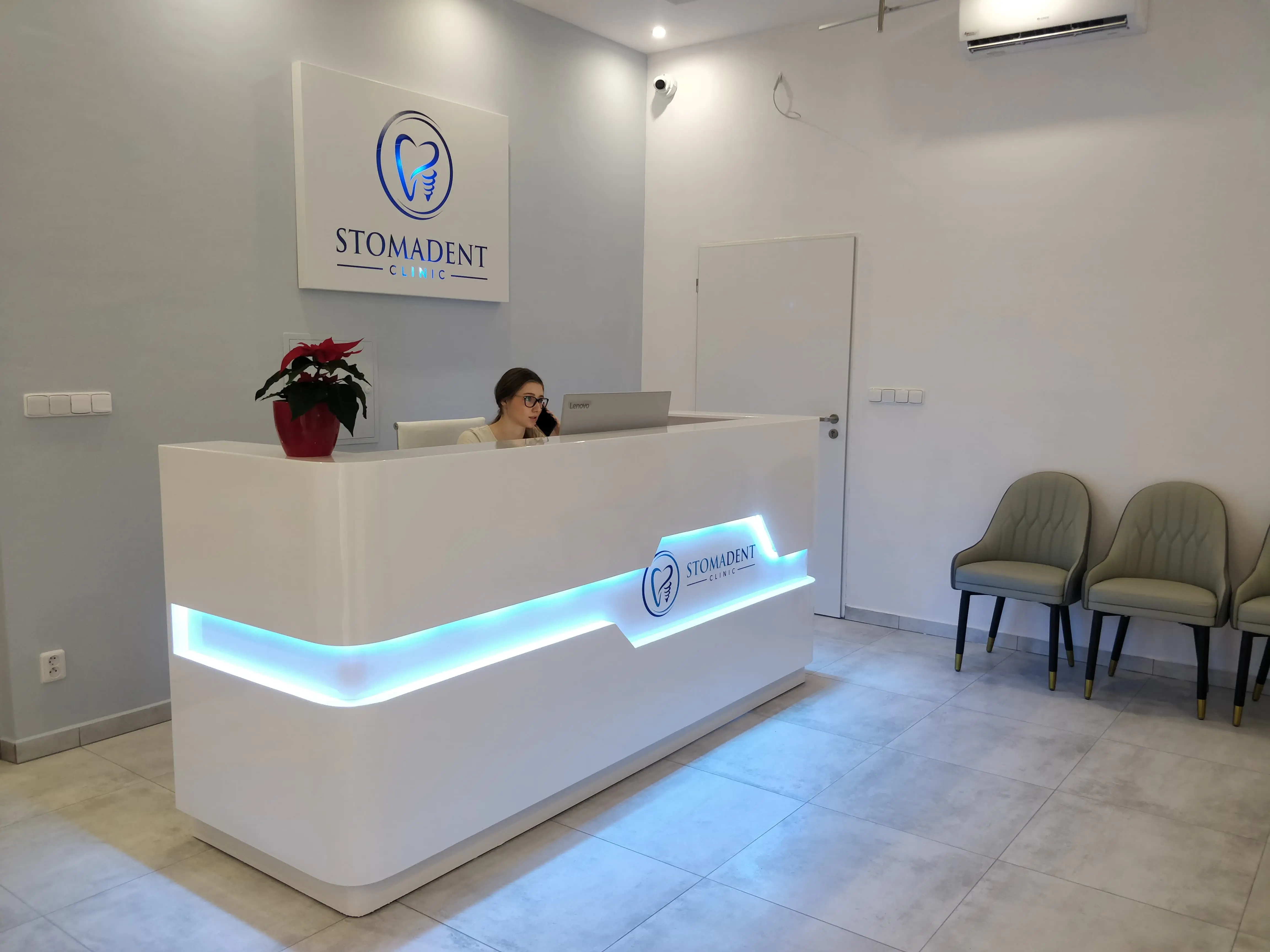 Recepce zubní kliniky STOMADENT v centru Kladna